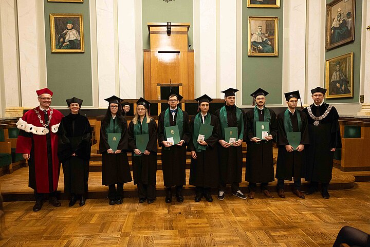 Zdjęcie Grupy Absolwentów WFiIS