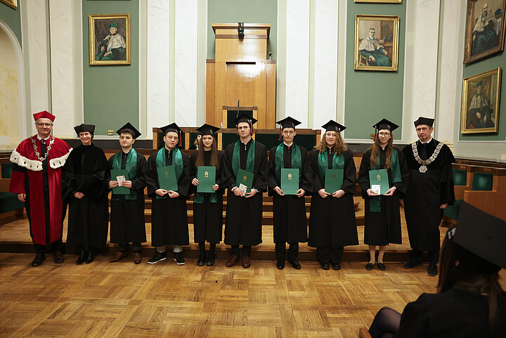 Zdjęcie Grupy Absolwentów WFiIS