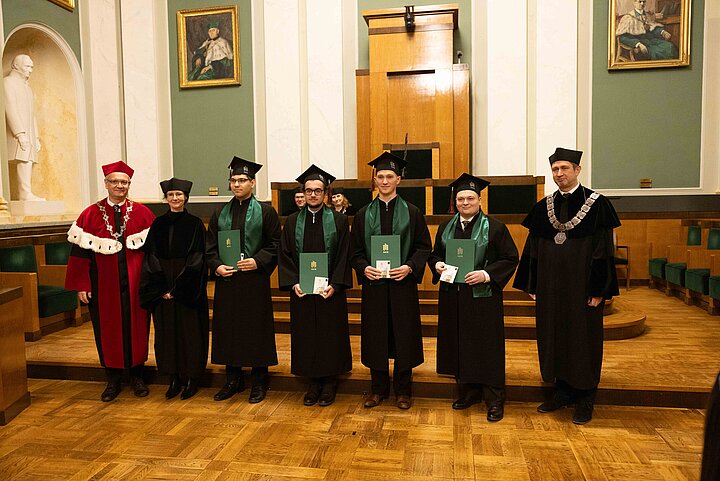 Zdjęcie Grupy Absolwentów WFiIS