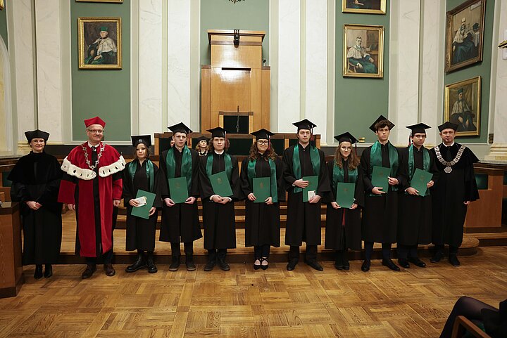 Zdjęcie Grupy Absolwentów WFiIS